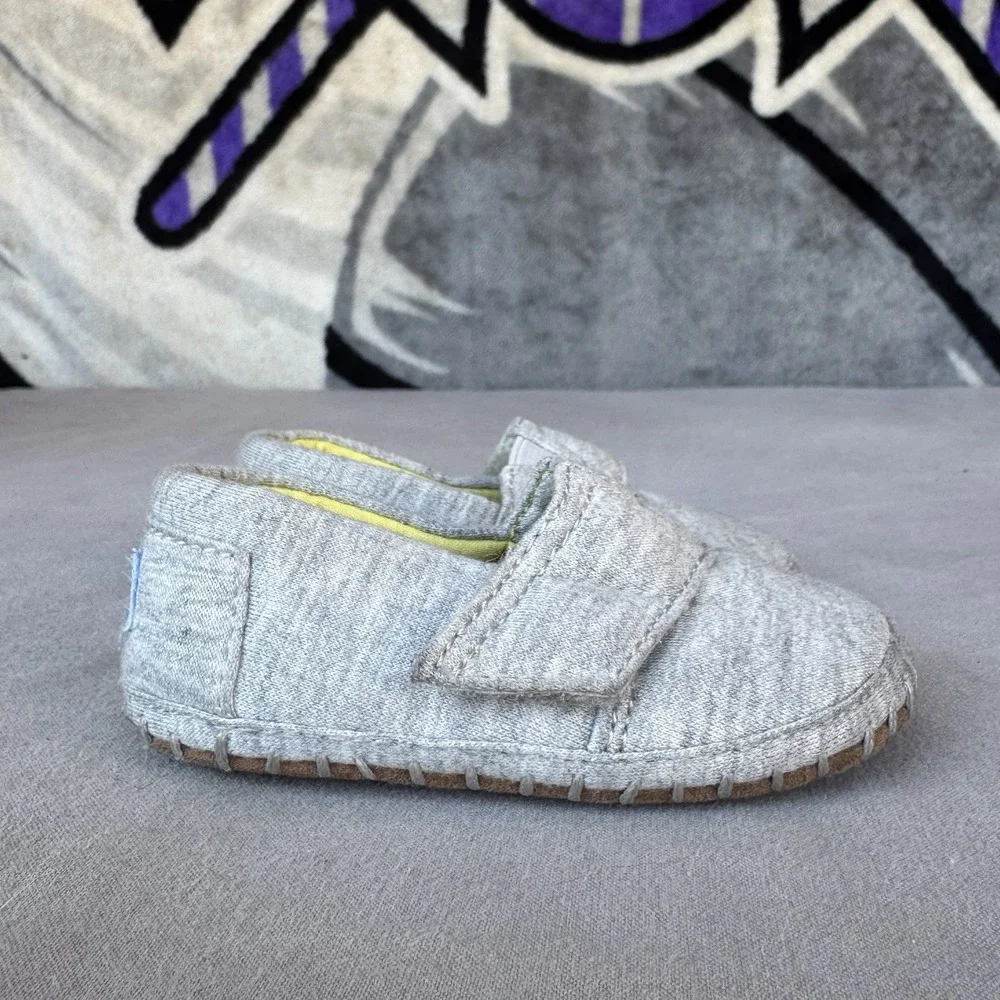 Size 4c - Toms Baby Crib Shoes Grey Gray Unisex Hook Loop Closure Free Shipping